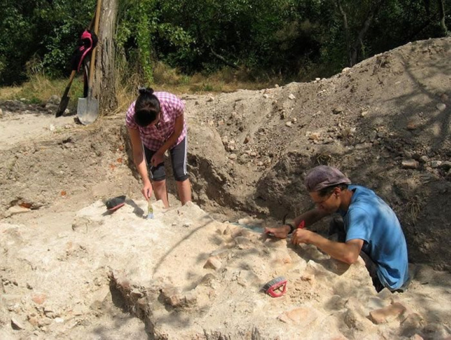В Запорожской области в кургане обнаружили средневекового всадника (фото)