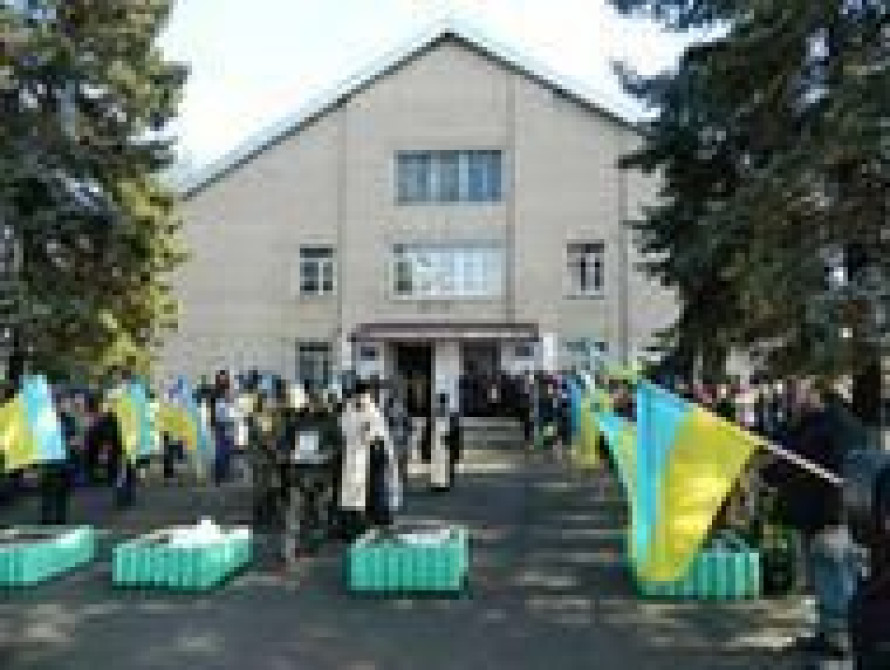 В центре Запорожья провели в последний путь бойца "Азова"