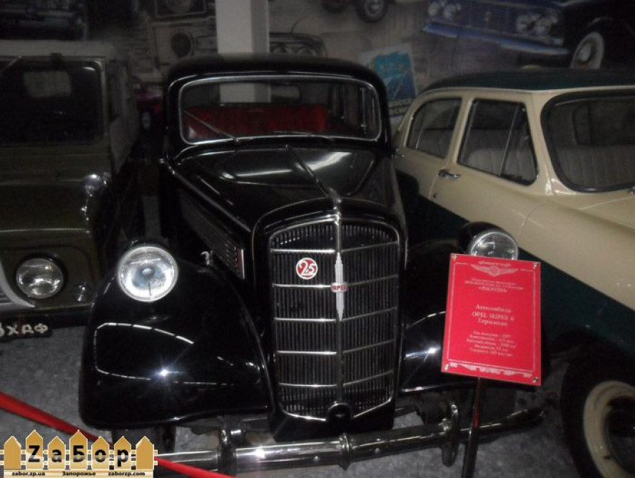 В Запорожье в музее техники открылась необычная экспозиция (фото)