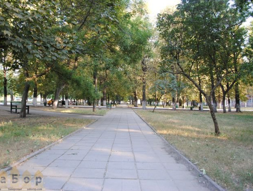 В Запорожье памятник родителям находится в ужасном состоянии (фото)