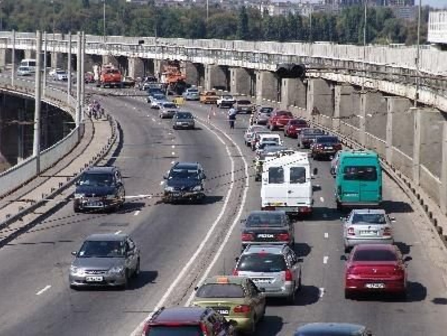 В "Укргидроэнерго" прокомментировали появление ям на плотине ДнепроГЭС