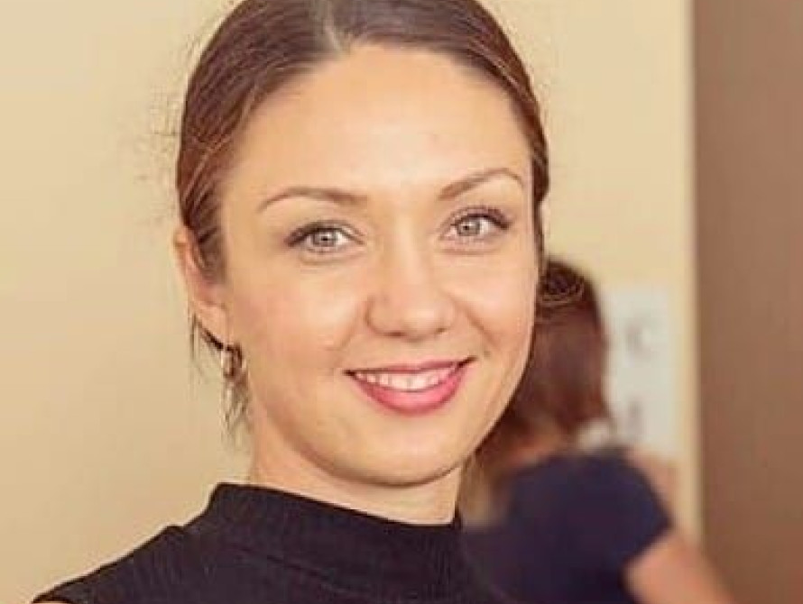 Запорожская писательница подарила Лайме Вайкуле книгу своих стихов для детей (фото)