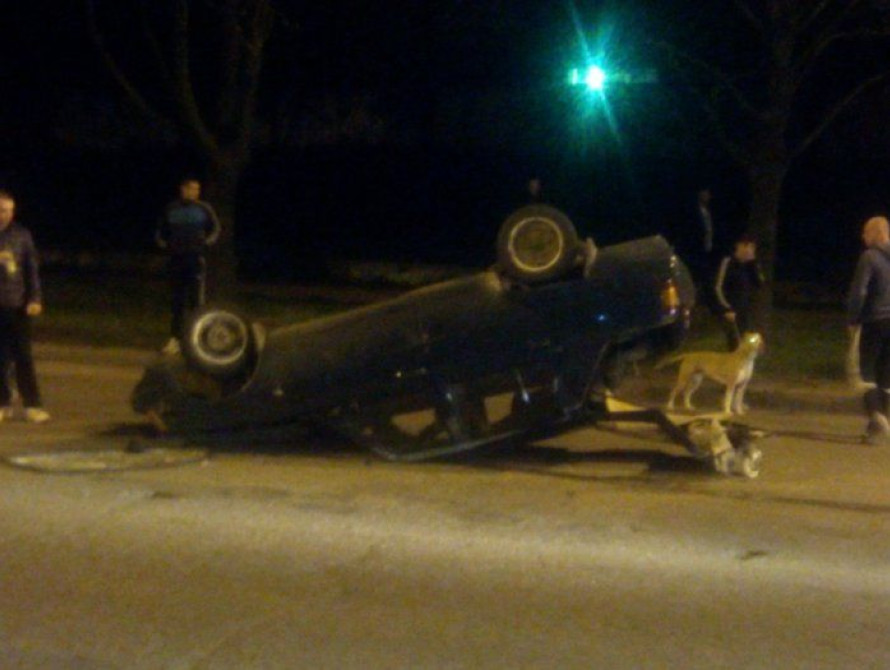 В Запорожье столкнулись легковушка и троллейбус: есть пострадавшие 