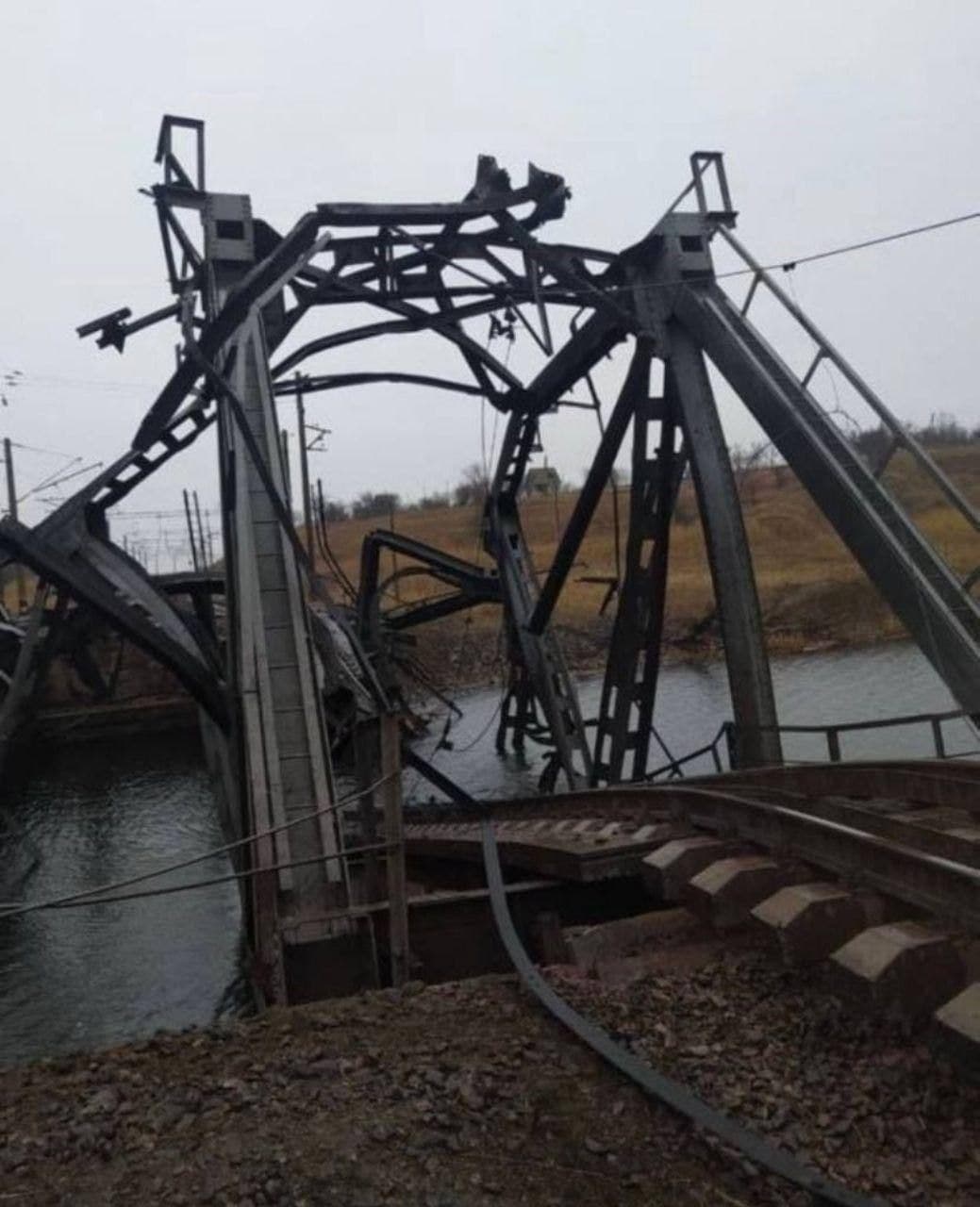 В Запорожской области у Васильевки разрушен мост (фото)