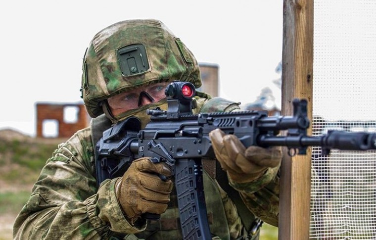 В Запорожской области против мирных жителей российские военные применили гранаты: есть жертвы (видео)