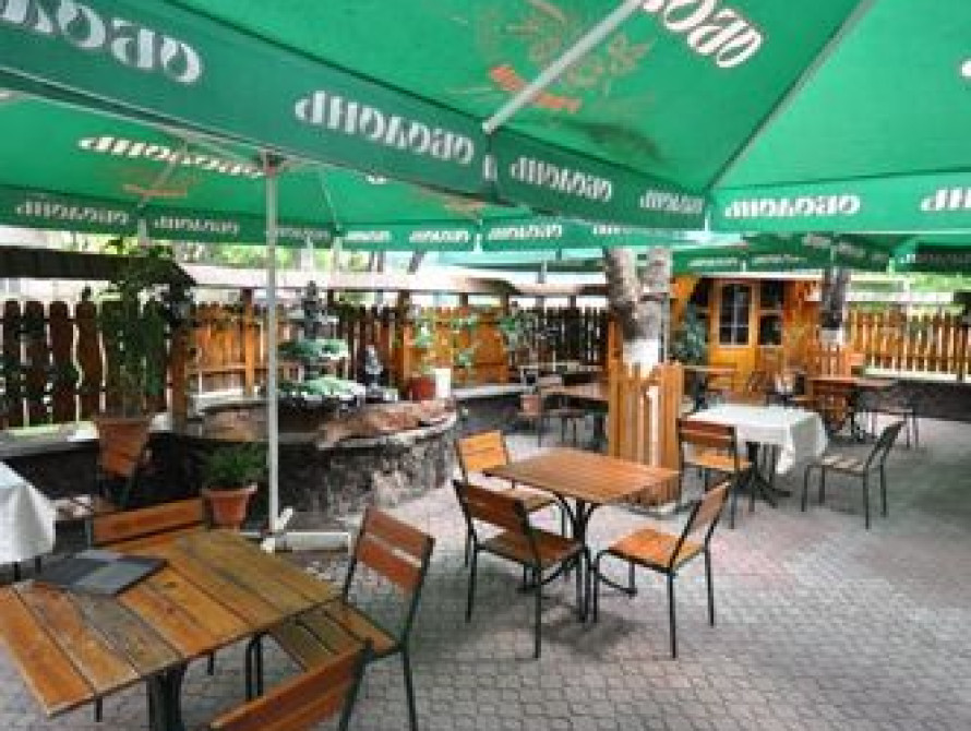 Кабмин разрешил увеличить количество людей в кафе и в парках 