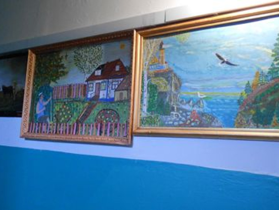 В Запорожье в подъездах сразу 4 домов появились несанкционированные бассейны с водопадами (видео)