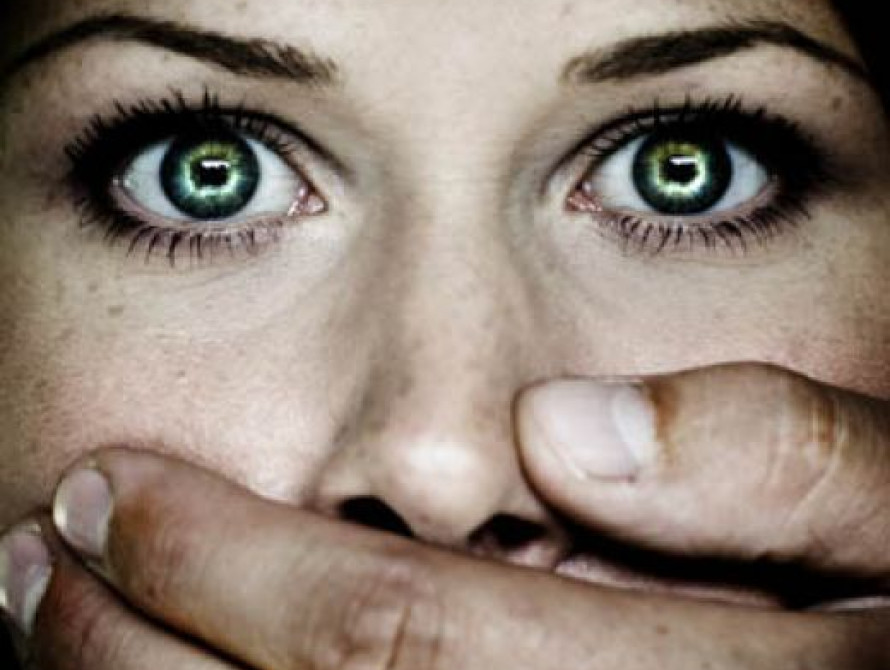 В Запорожской области изнасиловали 19-летнюю девушку 