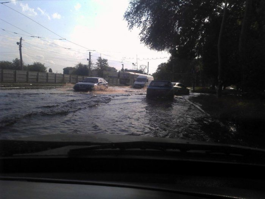 На запорожских базах отдыха продолжают откачивать воду (фото)