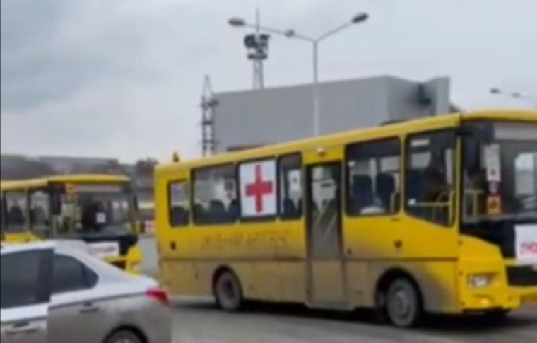 В Запорожье из Мариуполя привезли первых эвакуированных детей