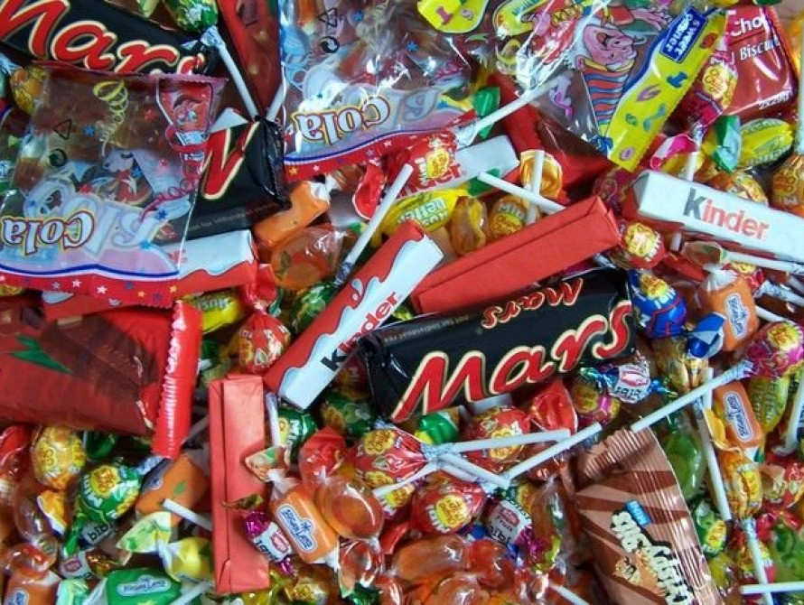 В Запорожье родители хотели побить мужчину, который дал детям конфету (видео)