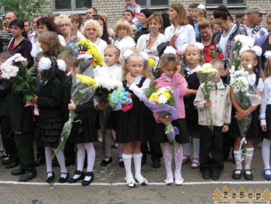 Праздник 1 сентября в Запорожье: без линеек, с масками и фотозонами