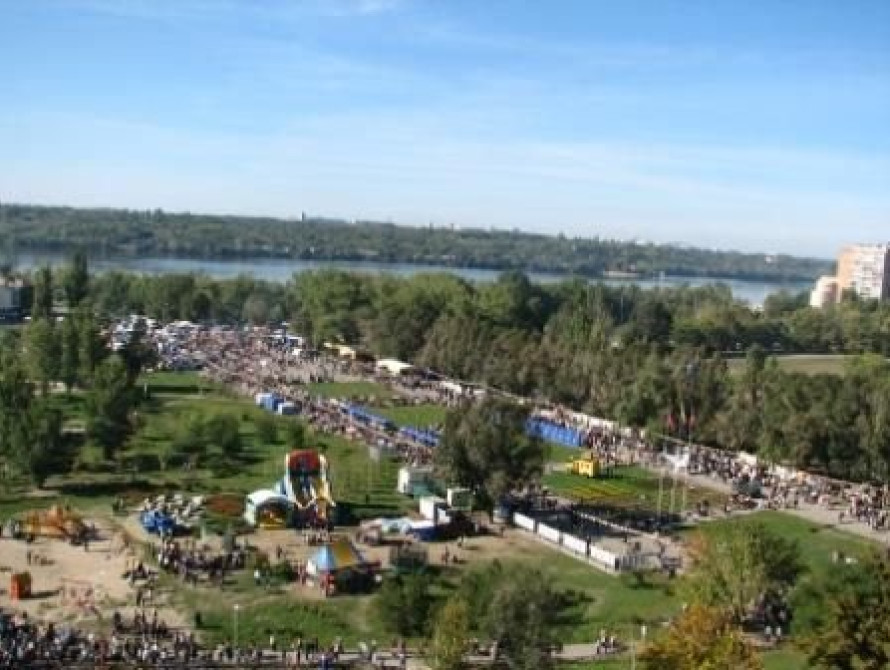 В Запорожье День города пройдет с Покровской ярмаркой, военной реконструкцией и концертом звезд 