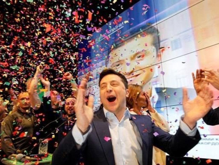 Зеленского просят досрочно завершить 2020 год