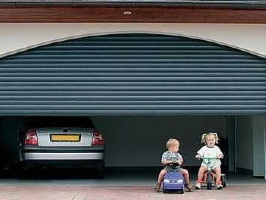 В Запорожье 4-летнего ребенка придавило автоматическими воротами