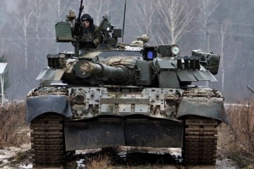 В Запорожской области российский танк раздавил машину: погибли двое взрослых и один ребенок (видео 18+)