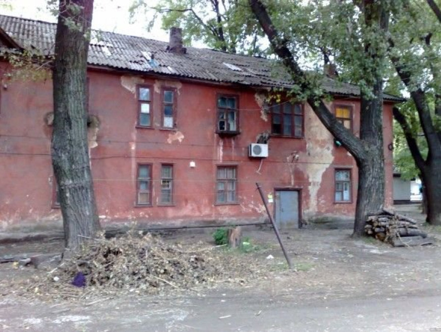 В Запорожье горожане живут в разваливающихся бараках (фото)