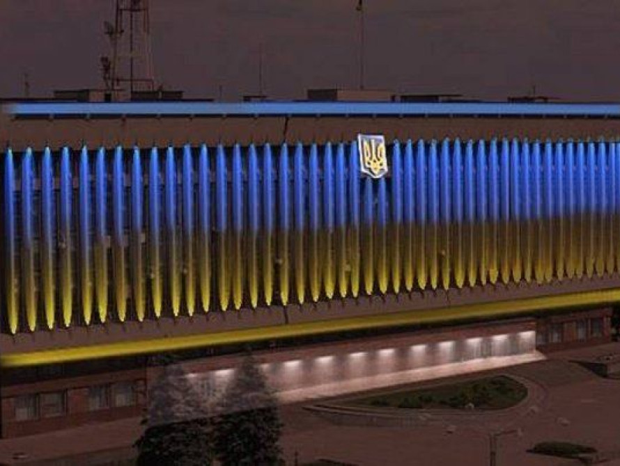 В Запорожье во время стычек в облсовете пострадала сотрудница ОГА - девушку госпитализировали