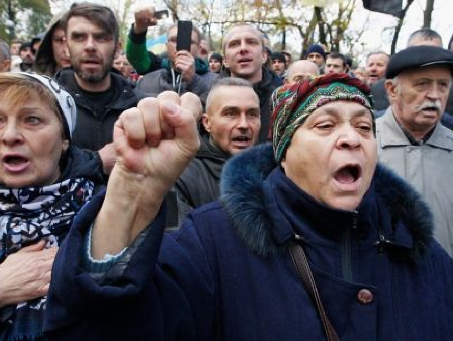 В Запорожской области в Бердянске и Мелитополе люди перекрывали дороги, в знак протеста против повышения тарифов (фото)