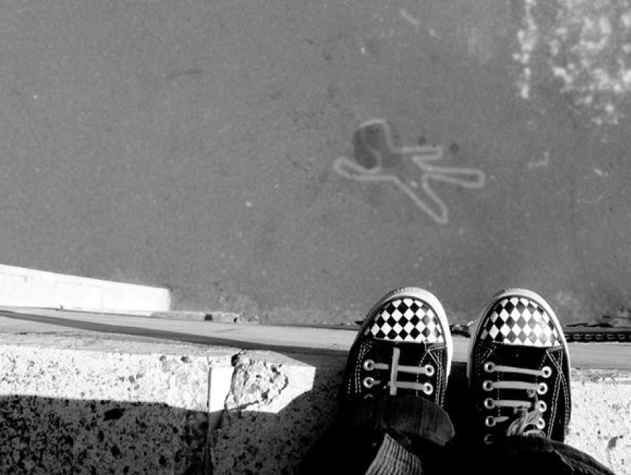 В Запорожье мужчина выпал из окна девятого этажа, спасти его не удалось – подробности