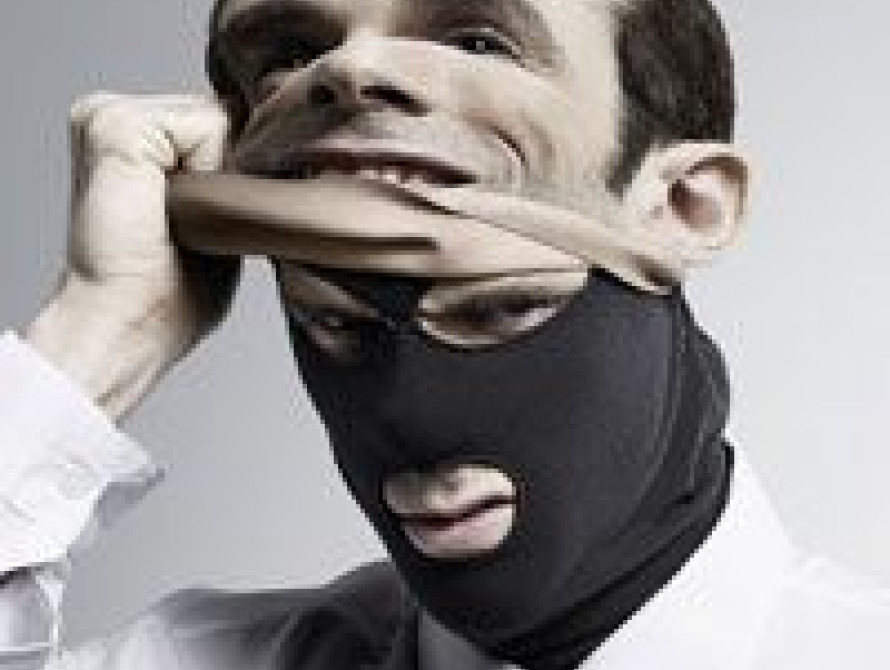 В Запорожье компьютерная фирма "содрала" с 72-летней женщины 8000 гривен за чистку компьютера и установку программ