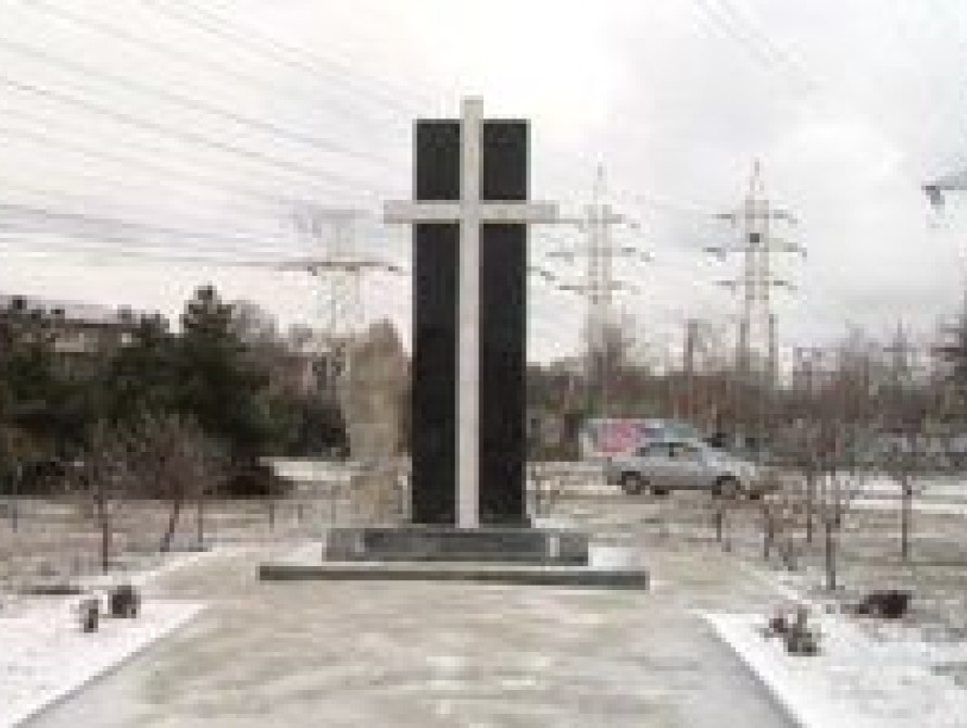 В Запорожье начал разрушаться памятник жертвам Голодомора (фото)