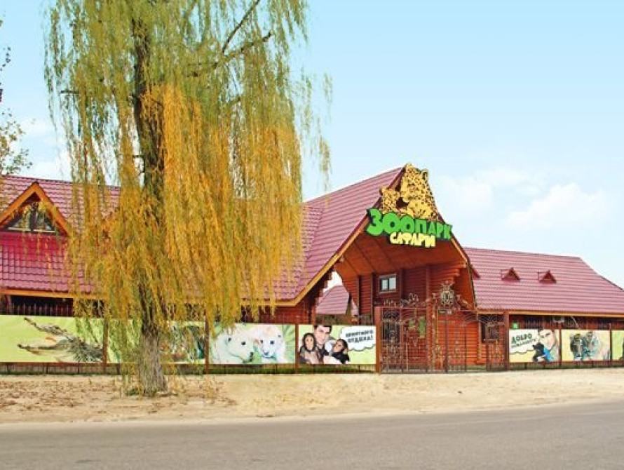 В зоопарке Запорожской области запечатлели забавные игры капуцина (видео)