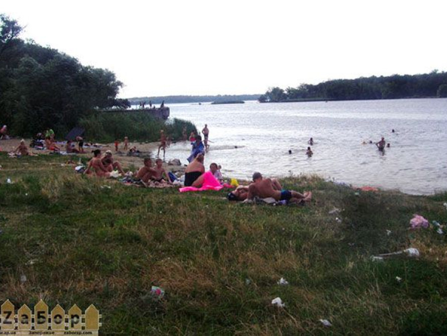 Запорожцы о новом пляже на Кичкасе: "колхоз", "это боль", "мені стидно"
