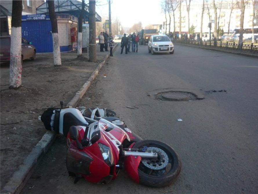 В Запорожской области произошло серьезное ДТП с мотоциклистом: он получил множественные травмы (видео)