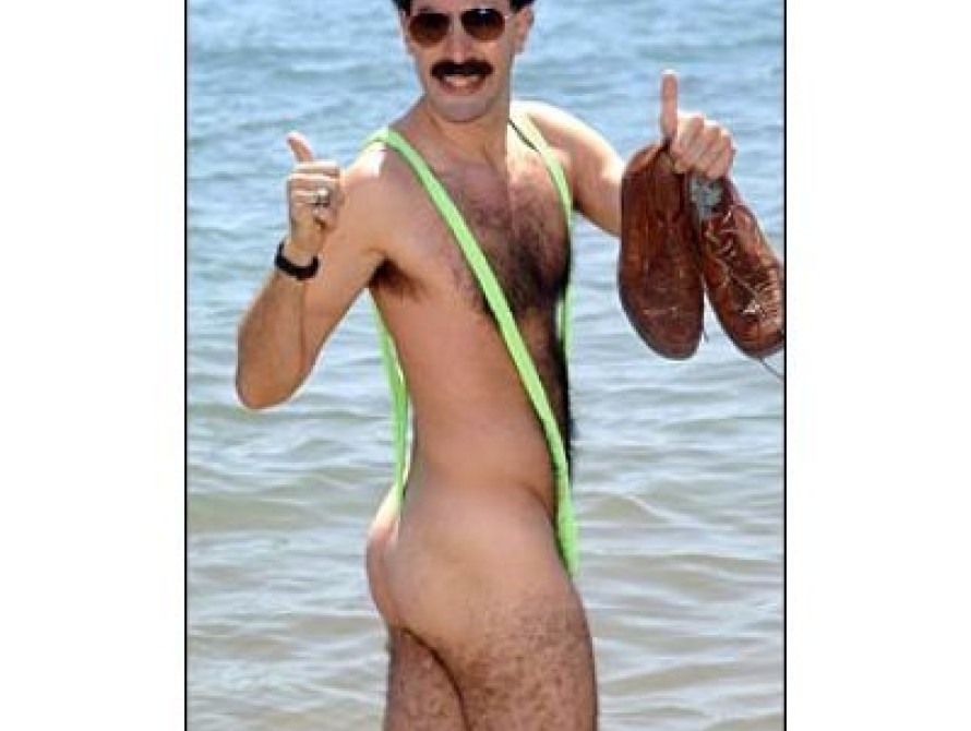 Потеплело: в центре Запорожья по улице прошелся голый мужчина (видео 18+)