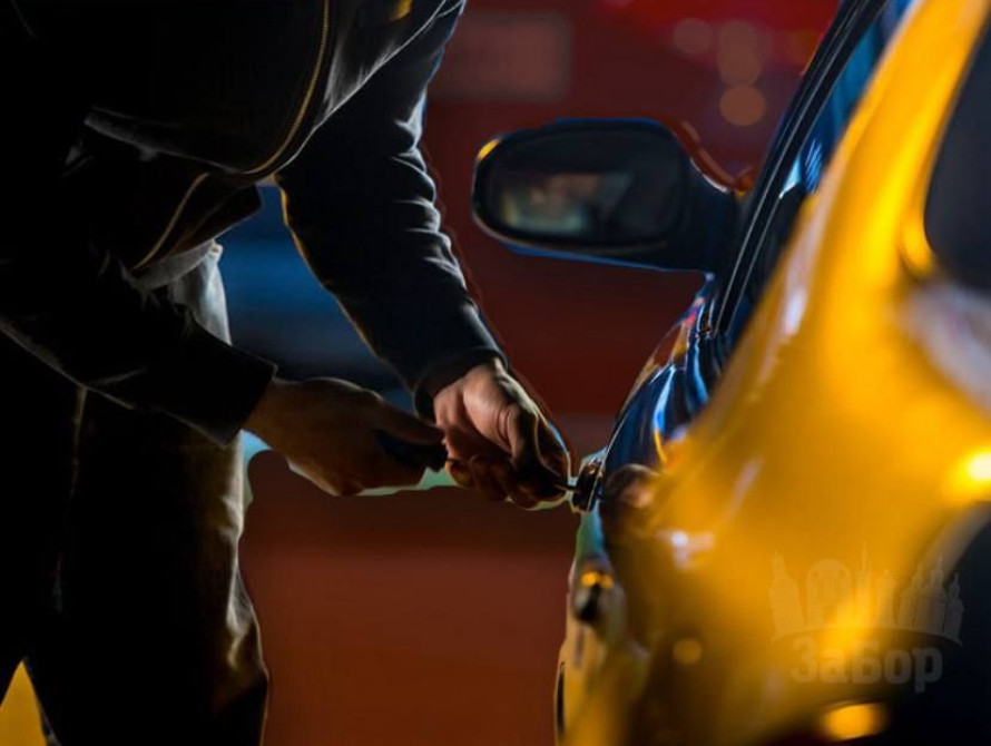 У Запоріжжі чоловік намагався викрасти авто