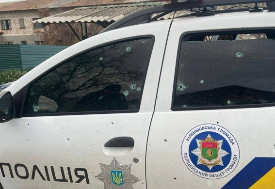 На Запоріжжі російські дрони атакували машину Швидкої та поліцейське авто