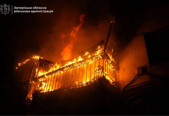 Масована шахедна атака по Запоріжжю: серія пожеж, 7 постраждалих будинків та щонайменше 4 поранених (фото, відео)