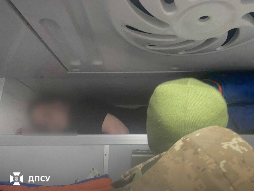 Чоловік, який переховувався у потягу