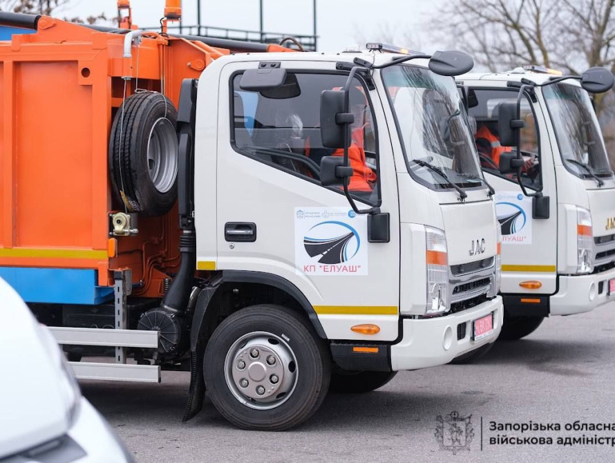 Запоріжжя та громади району отримали нову спецтехніку