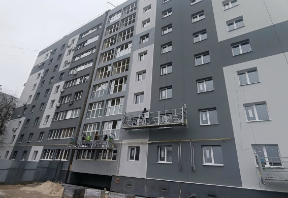 У Запоріжжі завершується реконструкція ще однієї багатоповерхівки після російського удару (фото)
