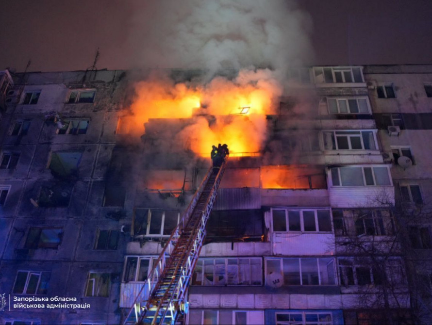 Пожежа внаслідок ворожої атаки у Запоріжжі