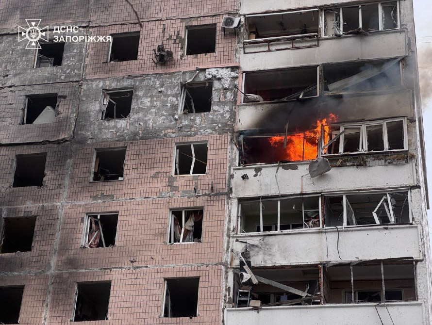 Багатоповерхівка після прильоту у Запоріжжі