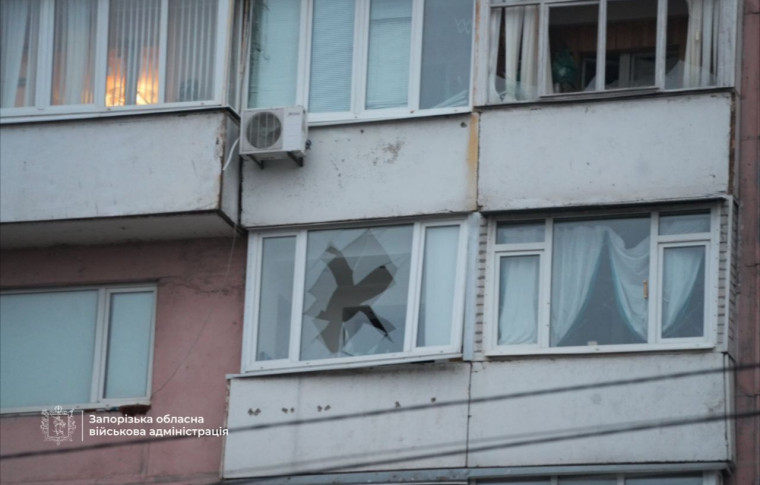 Росіяни знову вдарили по Запоріжжю: пошкоджено багатоповерхівку (фото, відео)