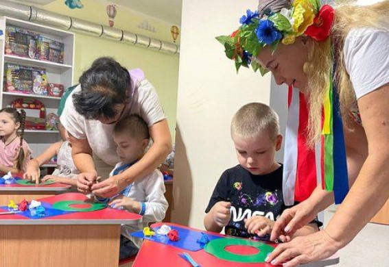 У Запоріжжі школи й дитсадки працюють офлайн попри блекаути: навчання на літо переносити не будуть