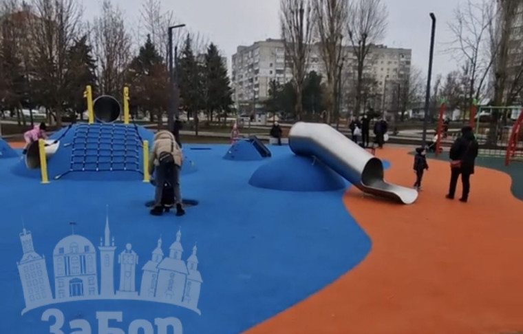У Запоріжжі в Бородинському мікрорайоні відкрили новий дитячий майданчик (відео)