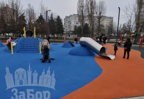 У Запоріжжі в Бородинському мікрорайоні відкрили новий дитячий майданчик (відео)