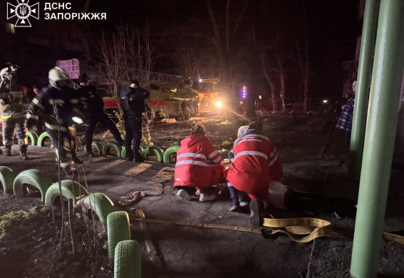 В одному із районів Запоріжжя у пожежі загинула жінка (фото, відео)