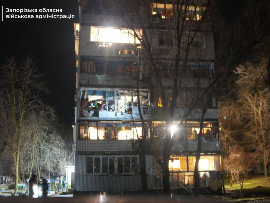 Пошкоджена багатоповерхівка у Запоріжжі