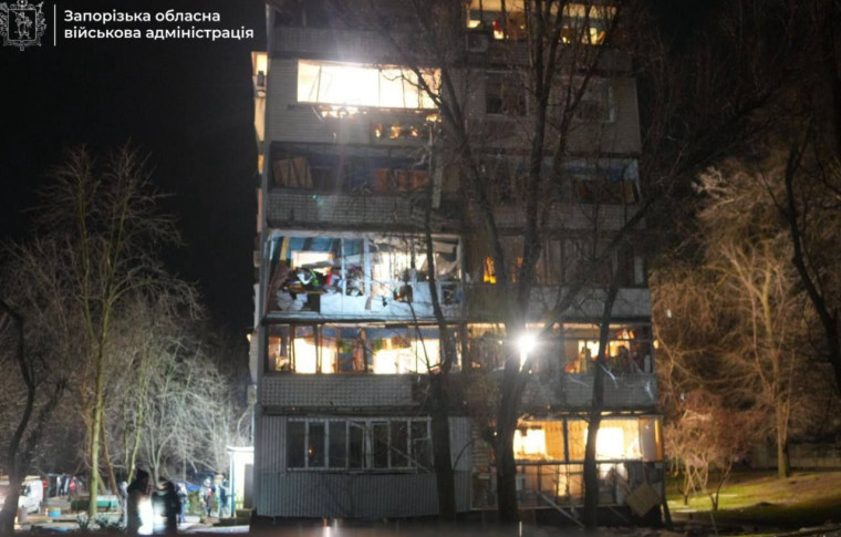 Росіяни тричі вдарили по Запоріжжю КАБами: пошкоджено будинок, є поранені (фото, відео)