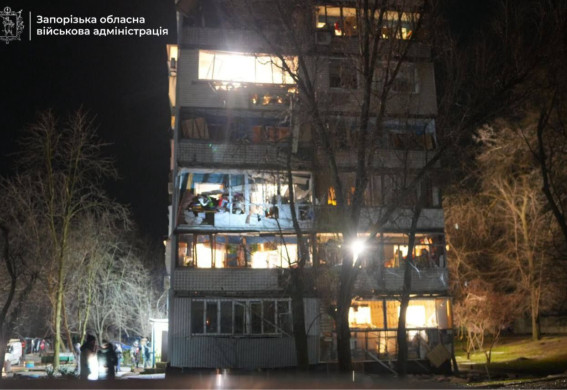 Росіяни тричі вдарили по Запоріжжю КАБами: пошкоджено будинок, є поранені (фото, відео)
