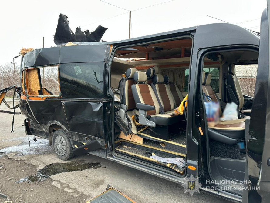 Наслідки ударів по мікроавтобусу у Кушугумі