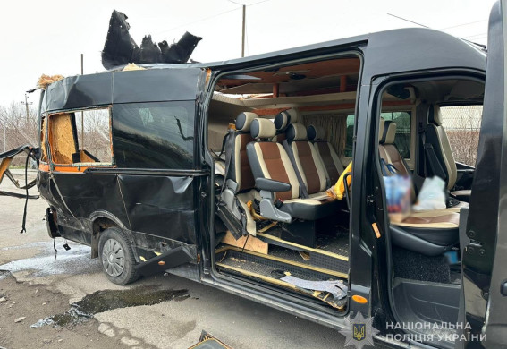 Під Запоріжжям росіяни атакували мікроавтобус FPV-дроном