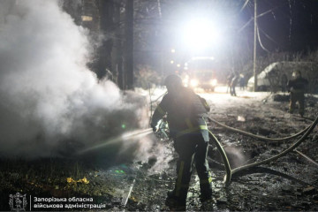 Окупанти вдарили по житловій забудові у Запоріжжі - постраждала багатоповерхівка: є поранений (фото, відео)