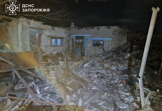 У Запорізькому районі з-під завалів врятували жінку (фото)